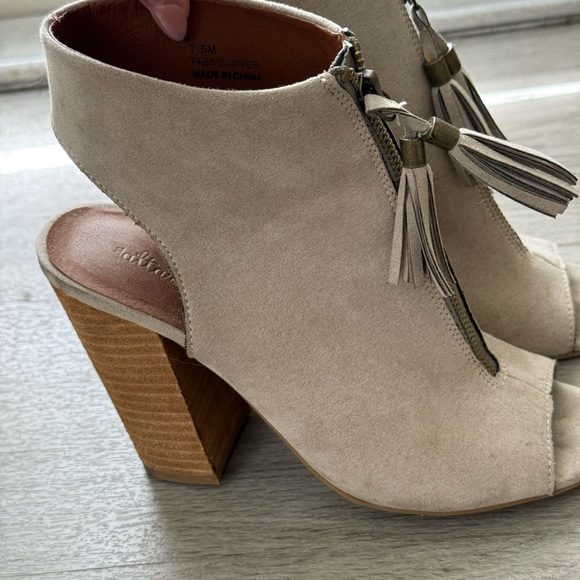 Altar’d State Open Toe Booties - Picture 4 of 5